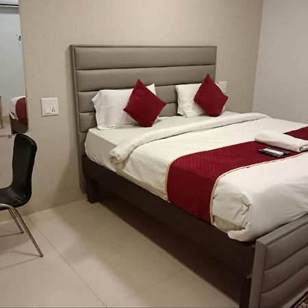 Hotel Amenda International Нью-Дели Экстерьер фото