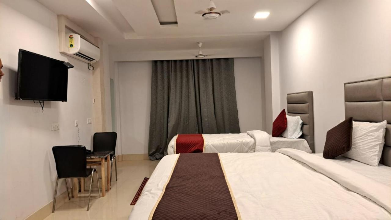 Hotel Amenda International Нью-Дели Экстерьер фото