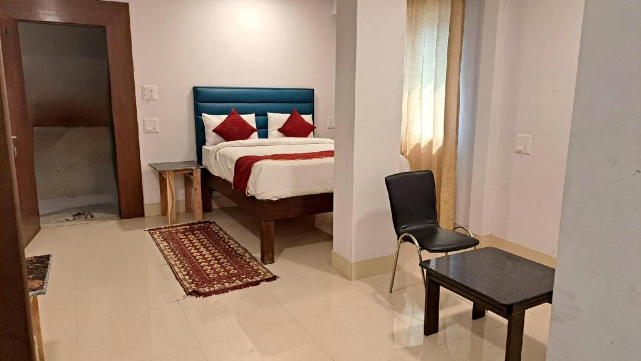 Hotel Amenda International Нью-Дели Экстерьер фото