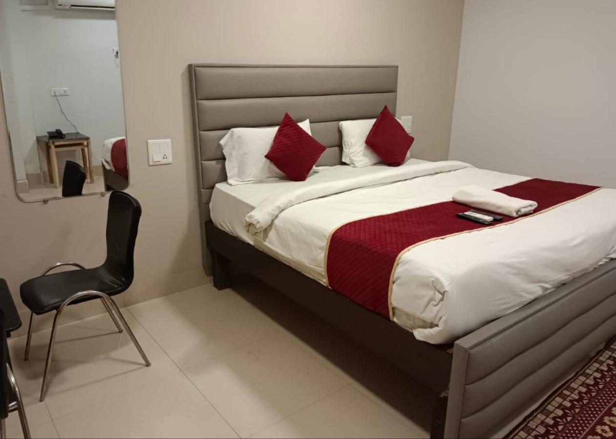 Hotel Amenda International Нью-Дели Экстерьер фото