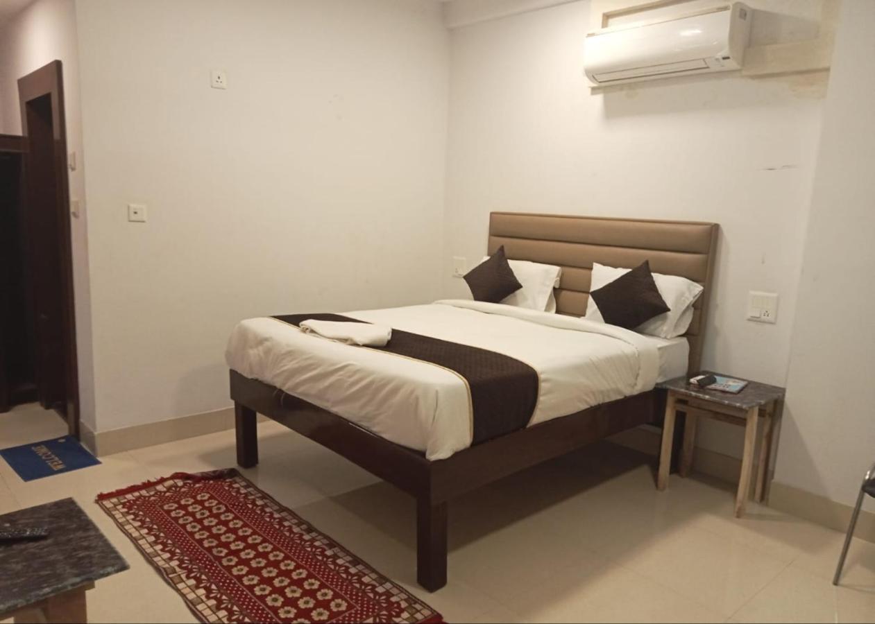 Hotel Amenda International Нью-Дели Экстерьер фото