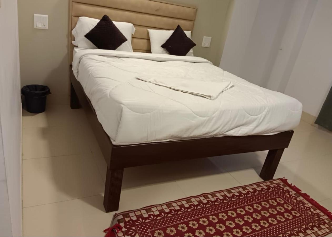 Hotel Amenda International Нью-Дели Экстерьер фото