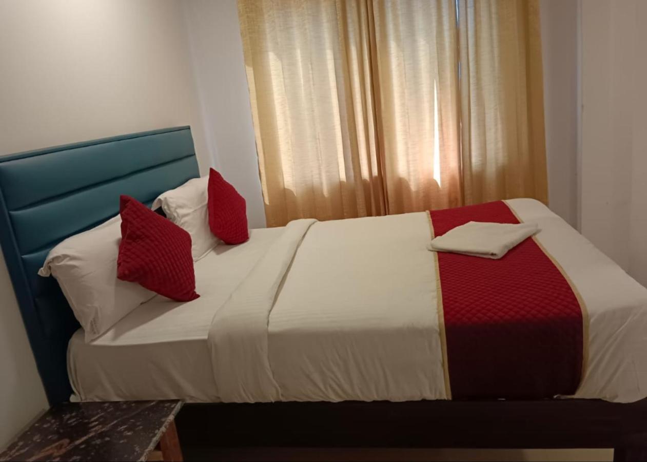 Hotel Amenda International Нью-Дели Экстерьер фото