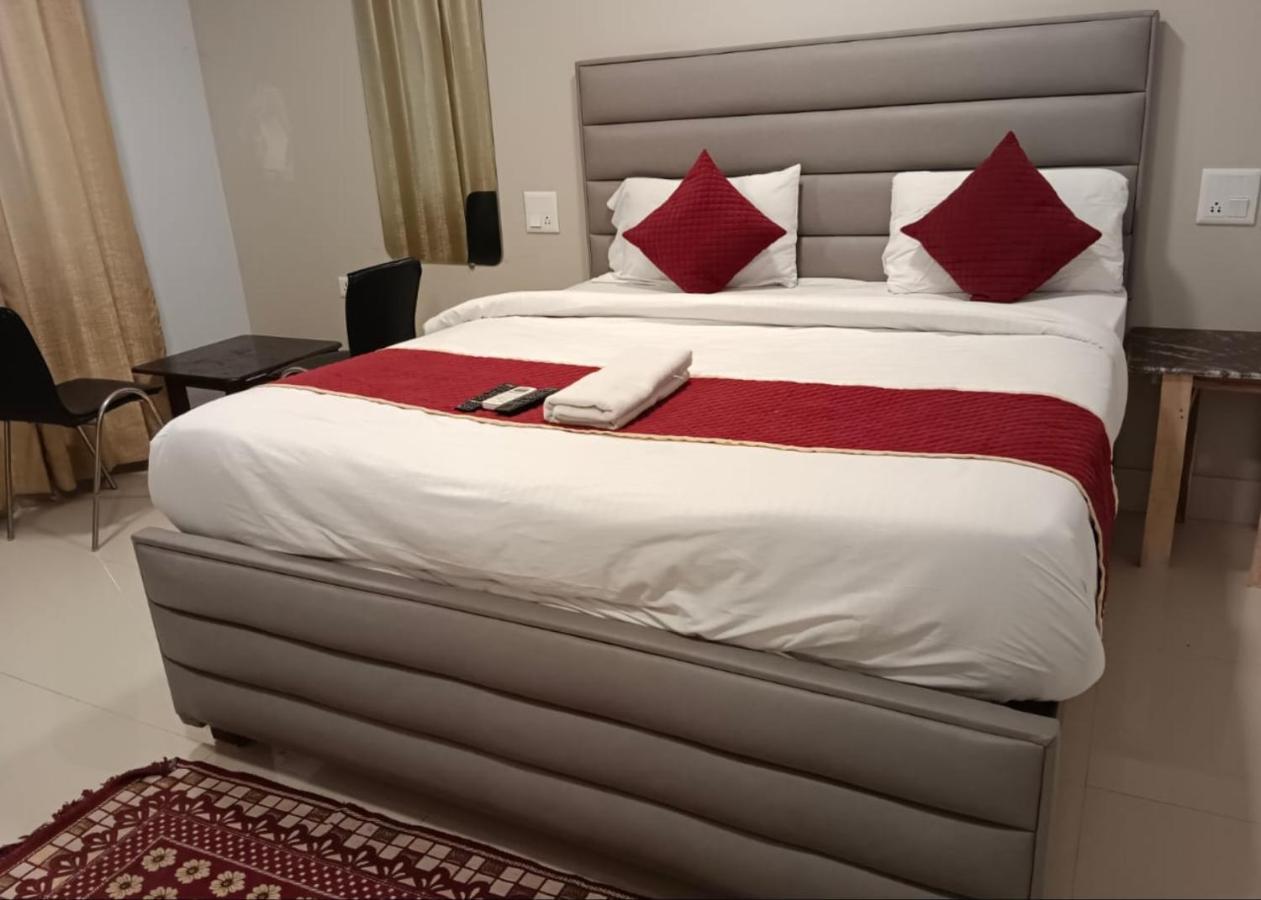 Hotel Amenda International Нью-Дели Экстерьер фото