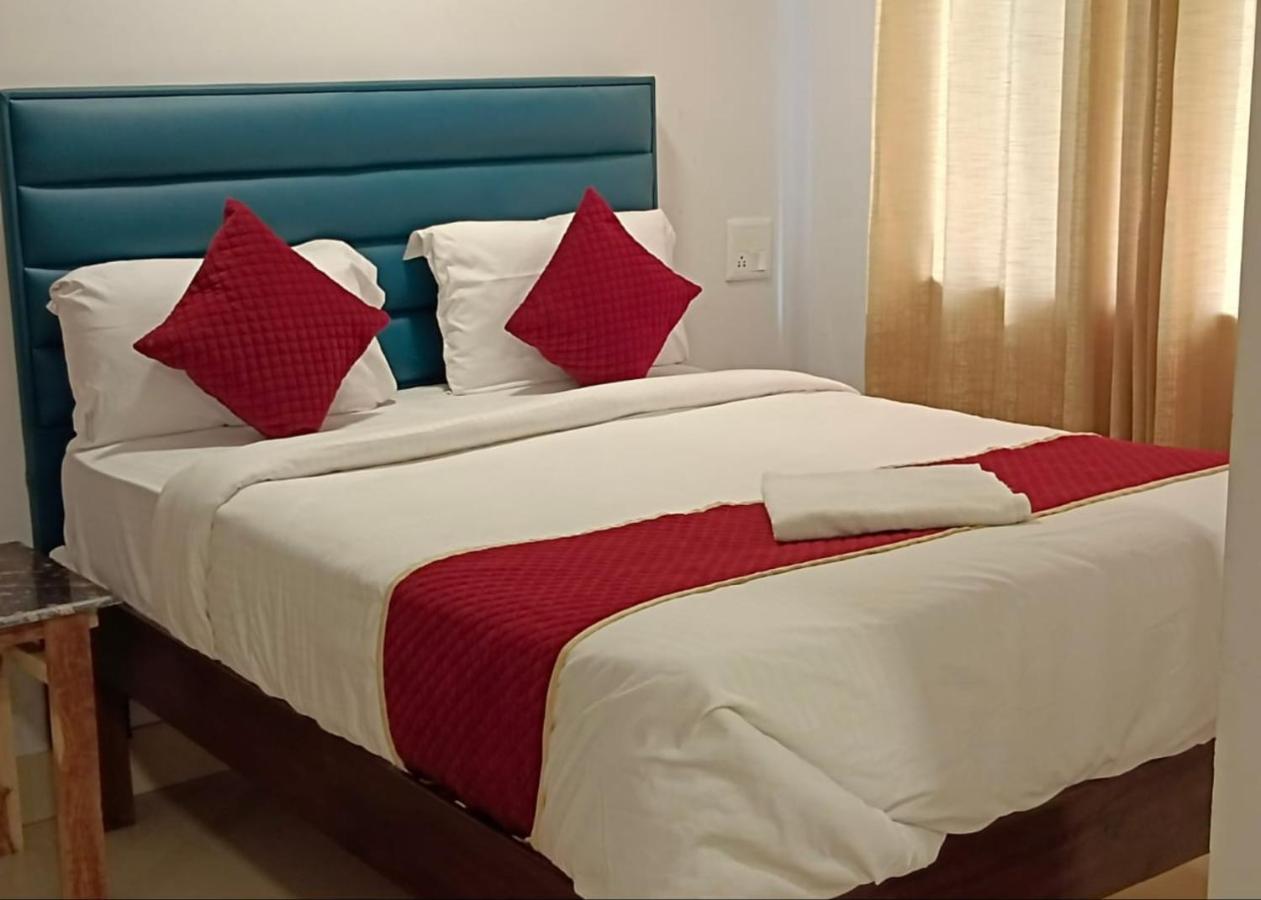 Hotel Amenda International Нью-Дели Экстерьер фото