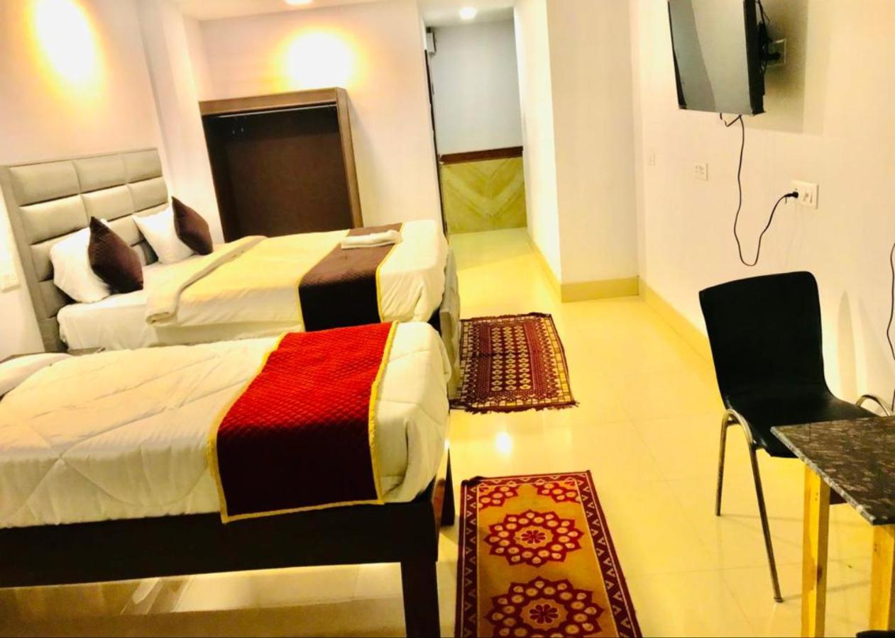 Hotel Amenda International Нью-Дели Экстерьер фото